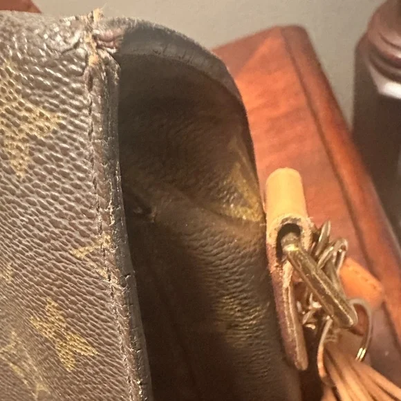 Louis Vuitton Saint Cloud Crossbody - Picture 3 of 12